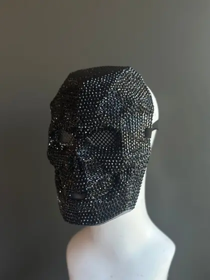 Máscara de Calavera con Pedrería Negra