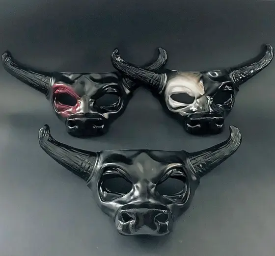 Máscara de Toro con Cuernos Negra