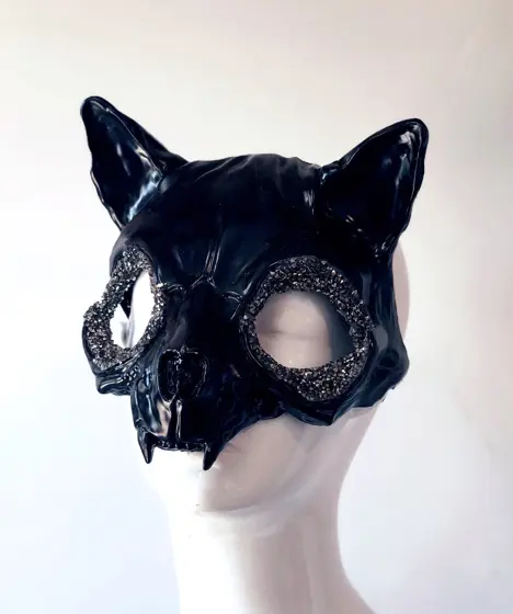 Máscara Colmillo Sombrío Gato con Diamantes
