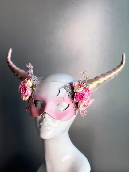 Máscara Cuernos Largos Belleza Rosa