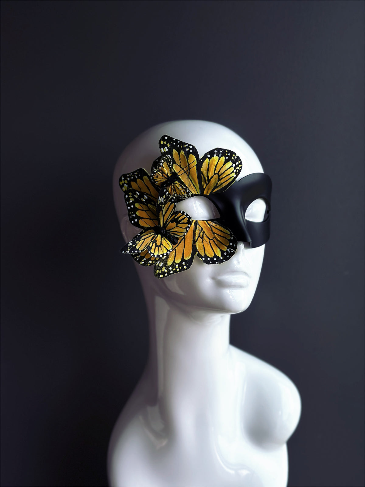 Máscara de Mariposa Monarca Negra y Amarilla, foto 4 de 9