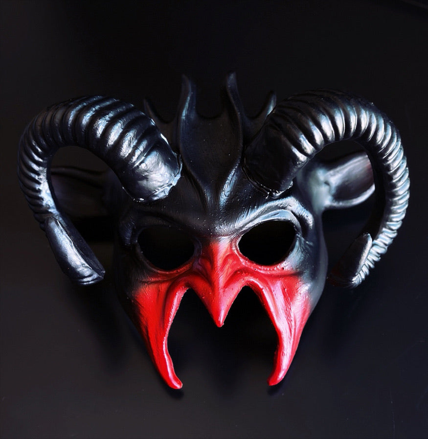 Máscara Gótica de Diablo con Cuernos de Carnero, foto 1 de 3