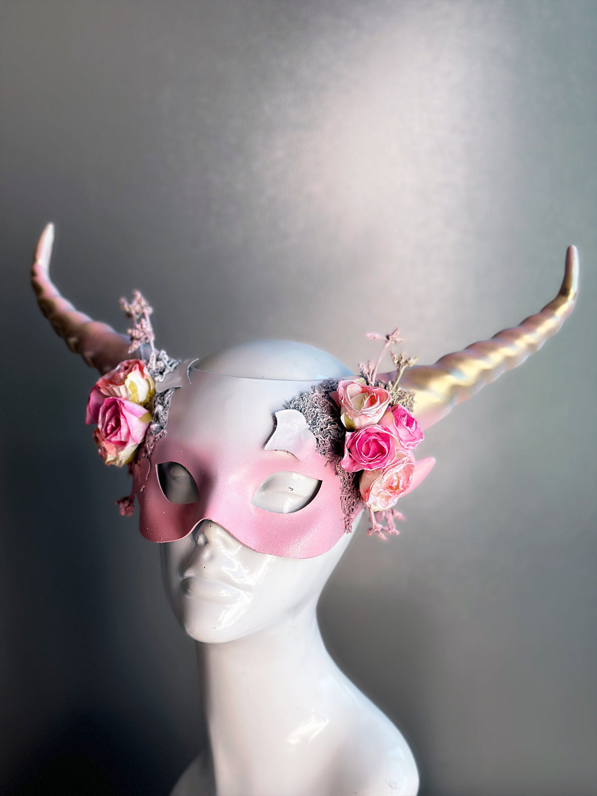 Máscara Cuernos Largos Belleza Rosa, foto 1 de 4