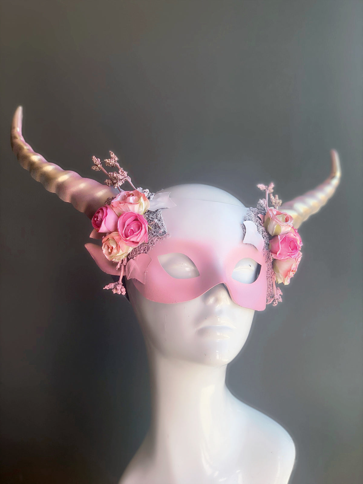 Máscara Cuernos Largos Belleza Rosa, foto 4 de 4