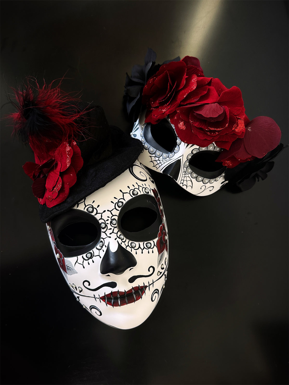 Máscaras Día de Muertos con Flores Rojas para Pareja, foto 1 de 3